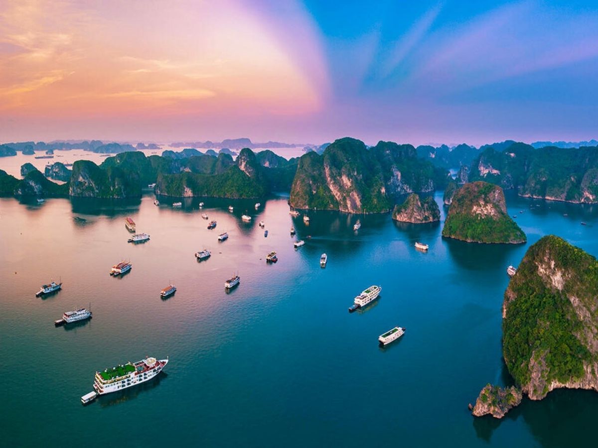 Du lịch Quảng Ninh 4 ngày 3 đêm là hành trình lý tưởng để khám phá trọn vẹn vẻ đẹp từ vịnh Hạ Long hùng vĩ đến những bãi biển hoang sơ.