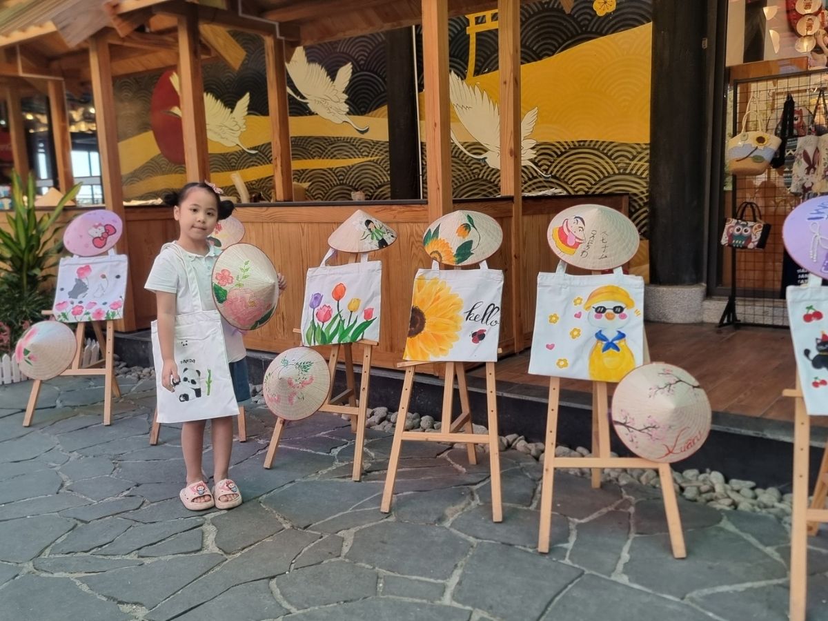 Sun World Ha Long chỉ cách Muong Thanh Luxury Ha Long Centre một con đường.