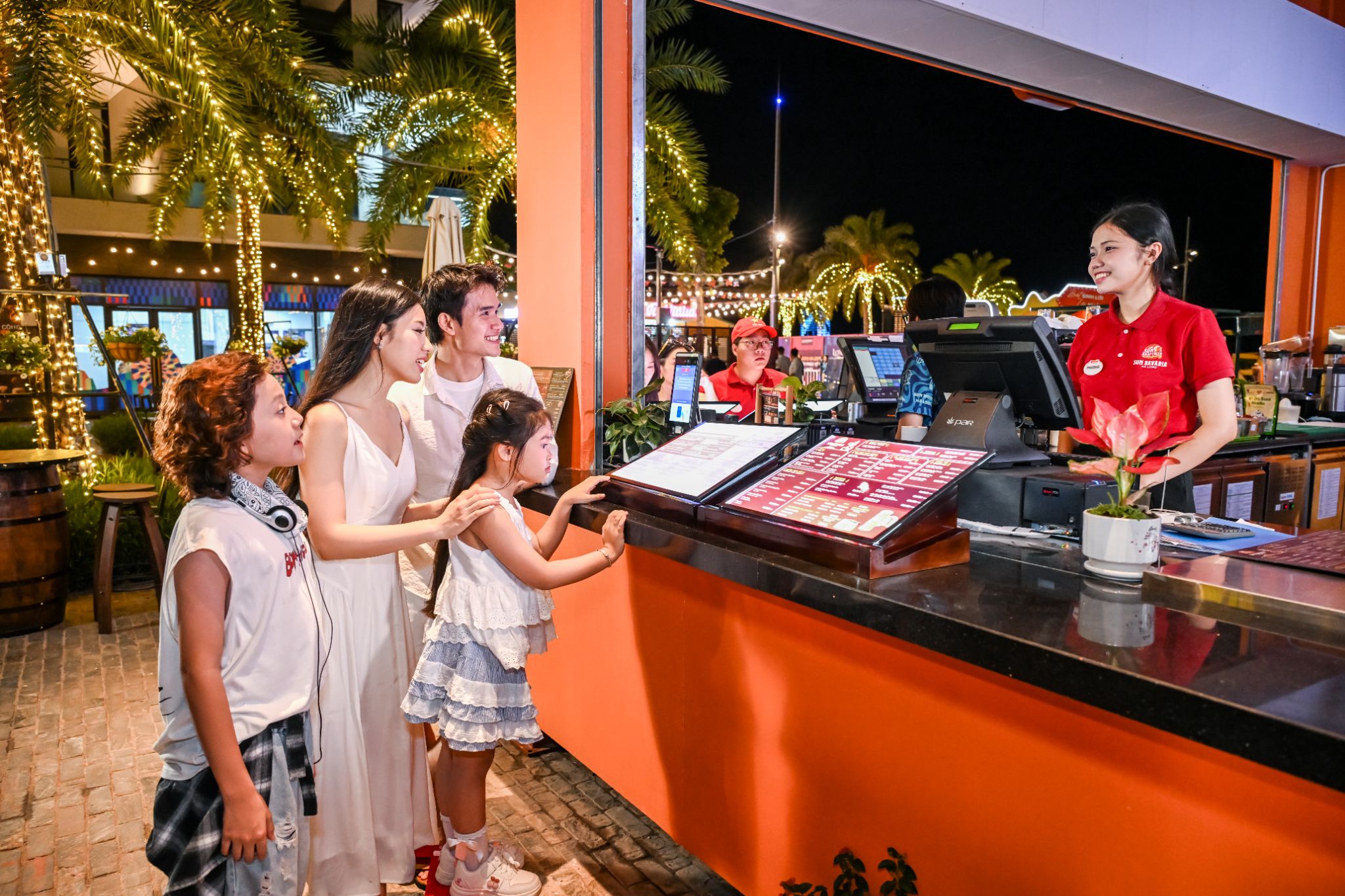VUI-Fest Ha Long tọa lạc ngay tại Sun Porto Town, Sun Elite City (Khu vực Ngọn Hải Đăng - Đường Kỳ Quan, Bãi Cháy)