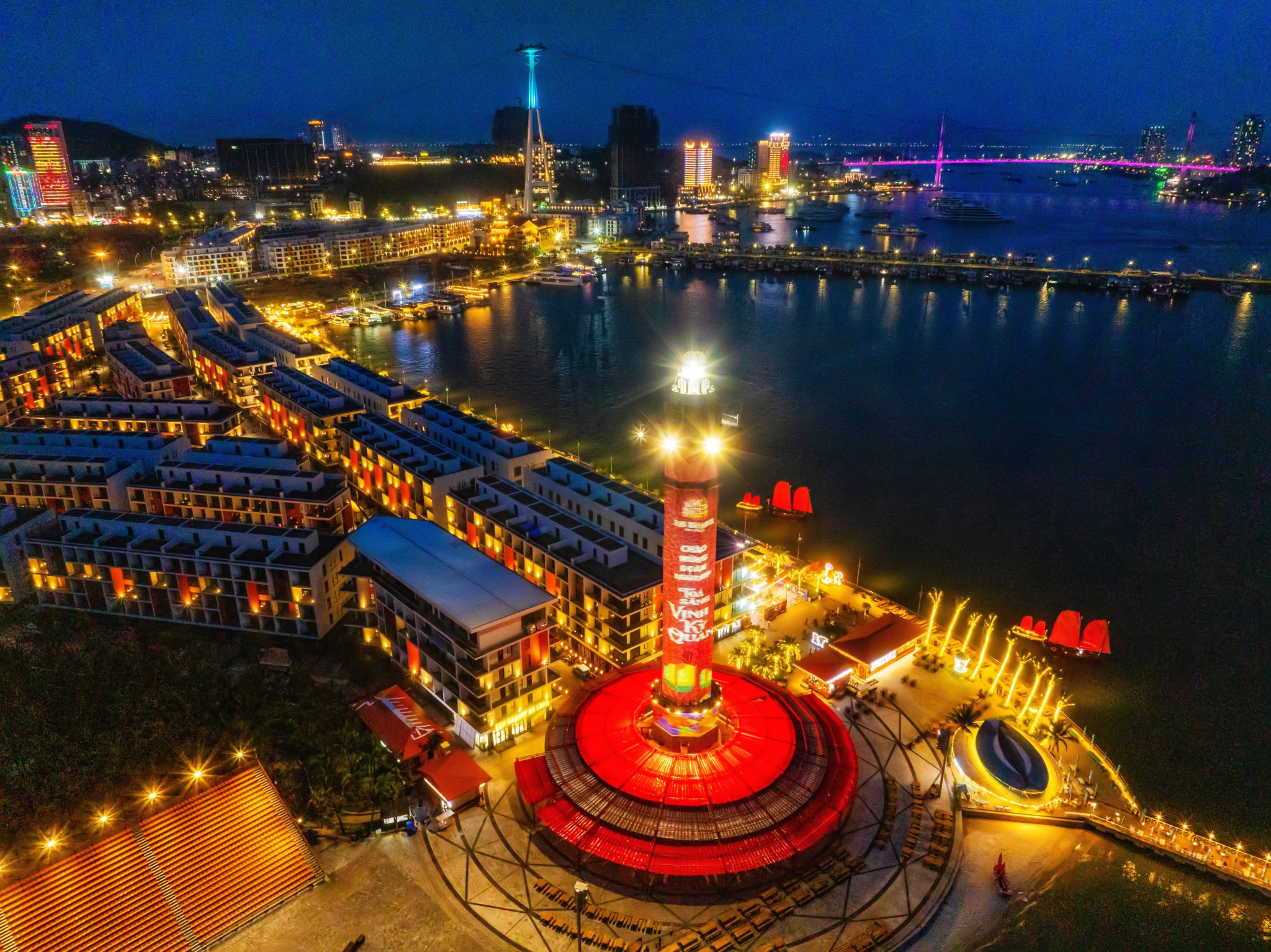 VUI-Fest Ha Long sử dụng ánh sáng 3D Mapping và hiệu ứng đêm. (Nguồn: Sưu tầm)