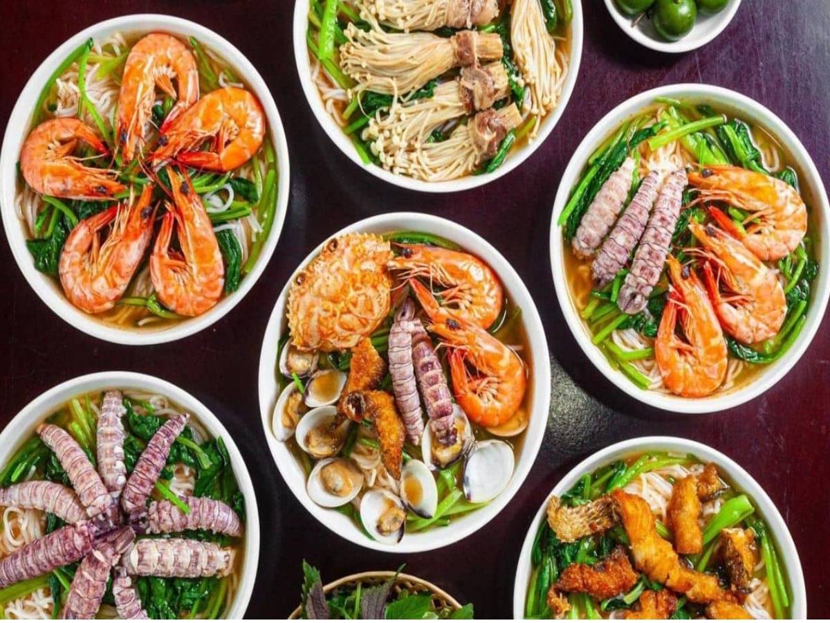 Ẩm thực cũng là một điểm hấp dẫn khi du lịch bãi tắm Bãi Cháy Hạ Long.