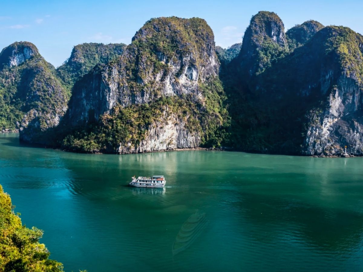 Để quyết định nên đi Tuần Châu hay Bãi Cháy khi du lịch Hạ Long, trước tiên bạn nên xác định mục đích của chuyến đi.
