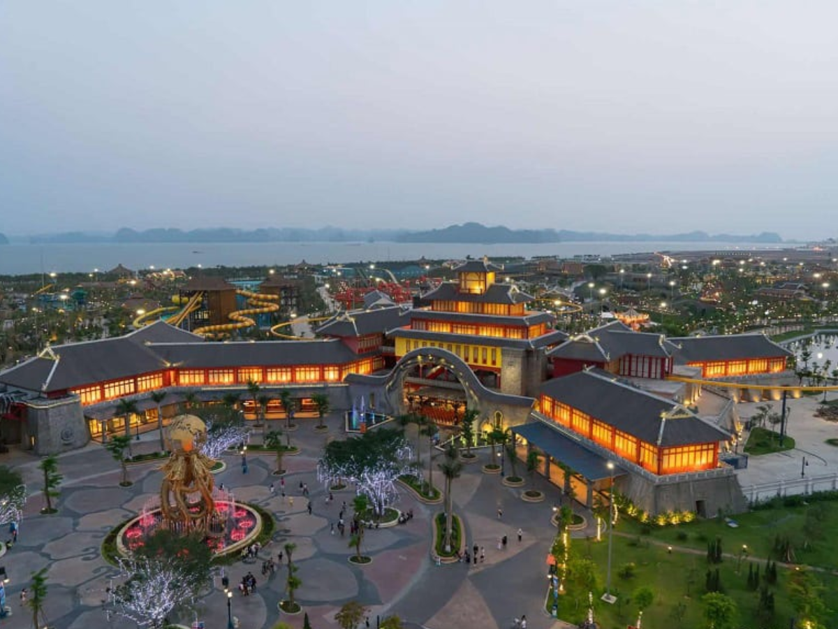 Khu vực gần Sun World Ha Long tập trung nhiều dịch vụ du lịch bao gồm cả thuê xe máy.