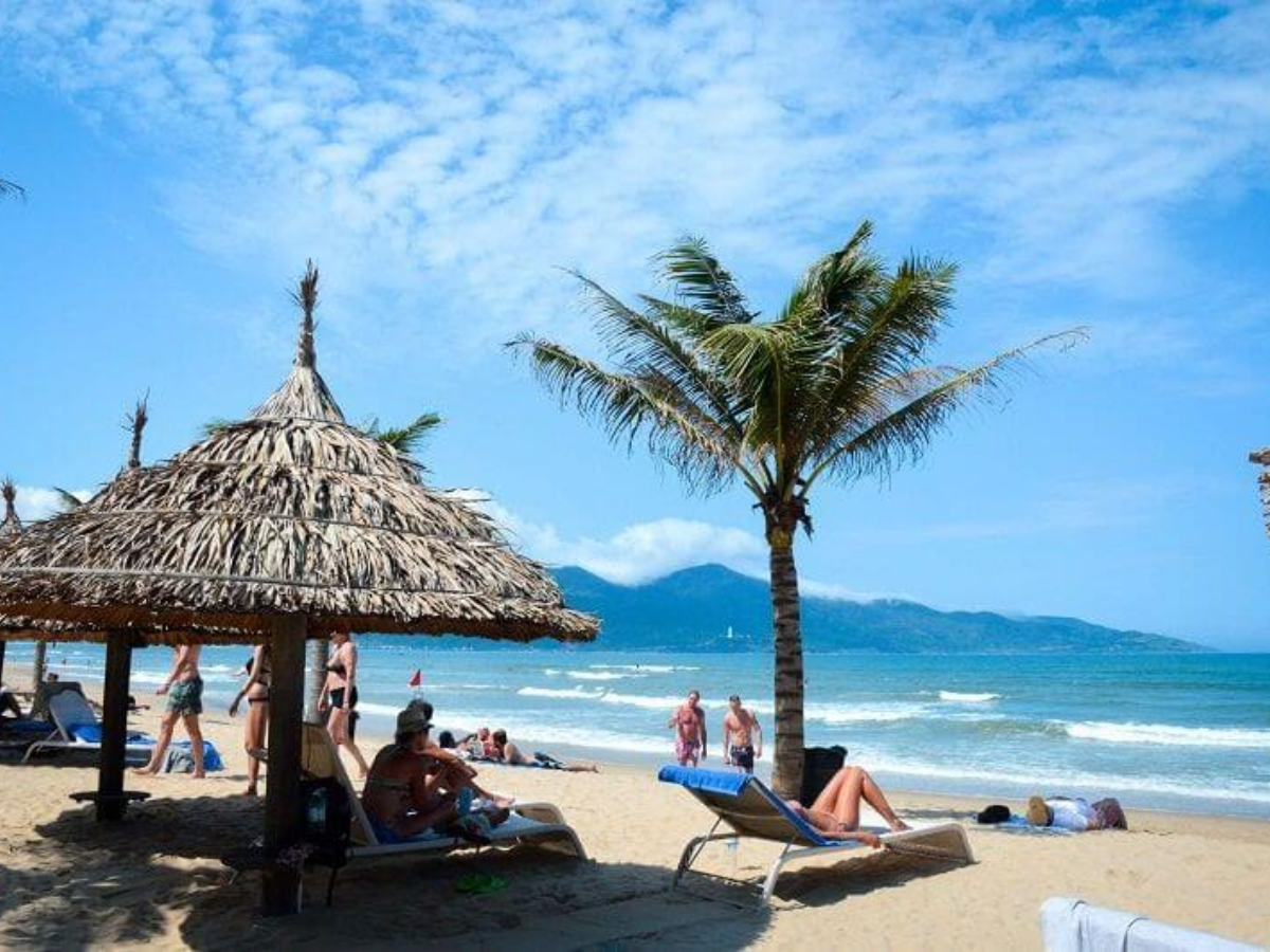 Mùa hè khu vực Bãi Cháy Tuần Châu và Cô Tô trở nên nhộn nhịp với nhiều hoạt động biển.