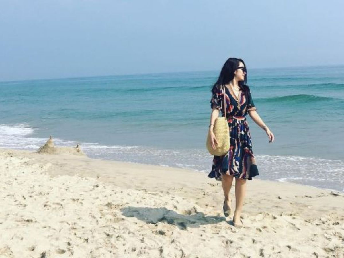 Tắm biển tại Bãi Cháy mang lại cảm giác thư giãn giữa làn nước mát trời xanh và tiếng sóng vỗ.