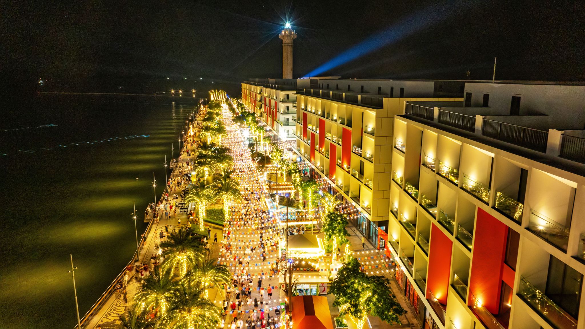 VUI-Fest Ha Long là cái tên được nhiều du khách nhắc tới. Tọa lạc tại Sun Porto Town, Sun Elite City (khu vực Ngọn Hải Đăng - Đường Kỳ Quan)