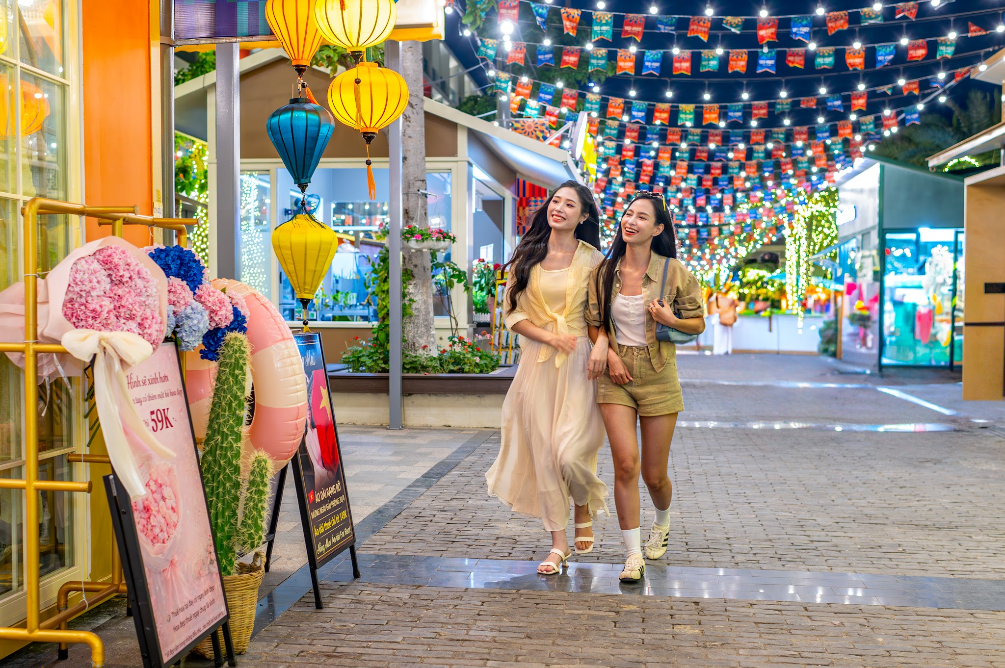 Không gian lễ hội kết nối ẩm thực và giải trí liên hoàn.