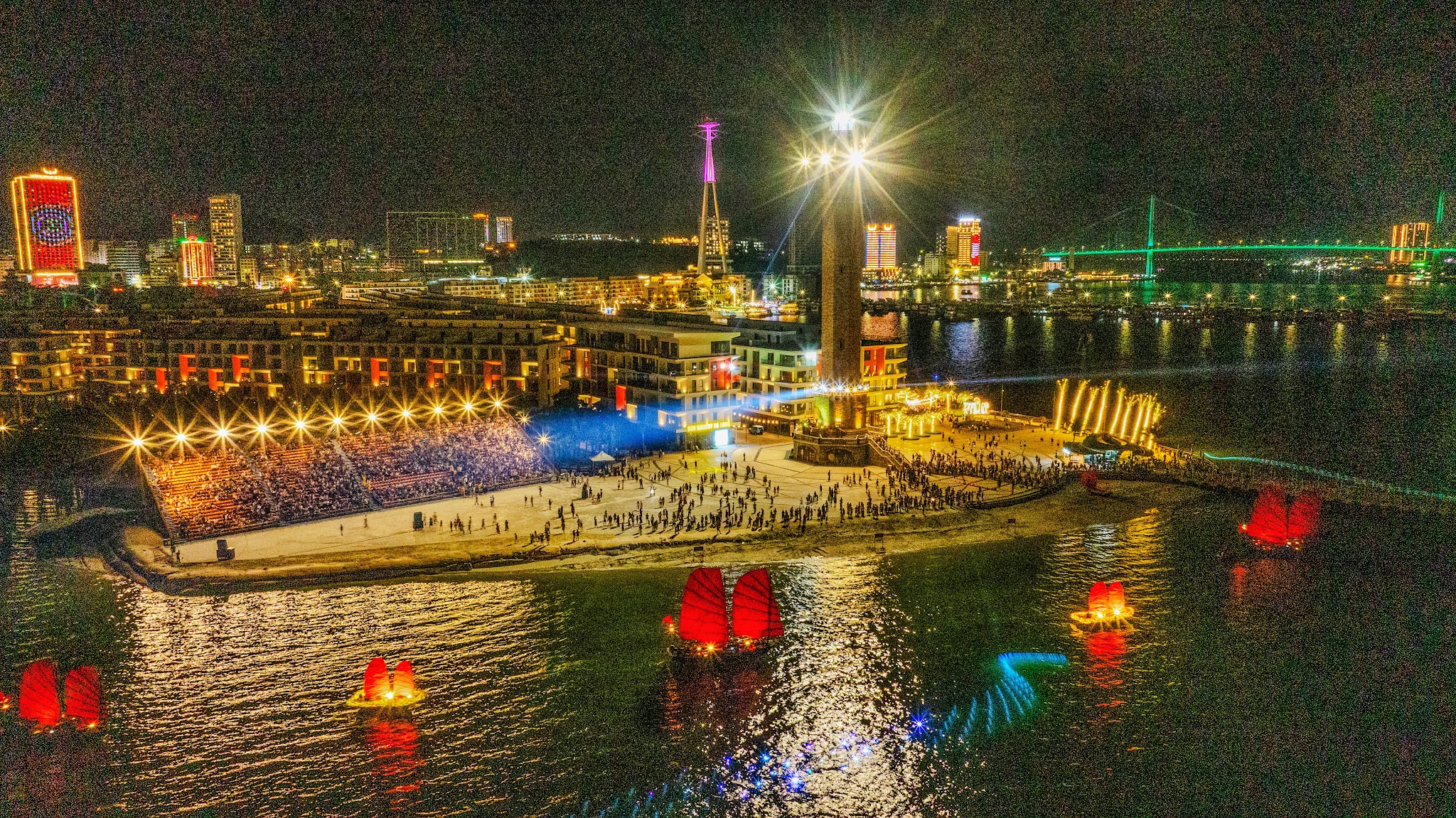 Không khí tại chợ đêm VUI-Fest Ha Long