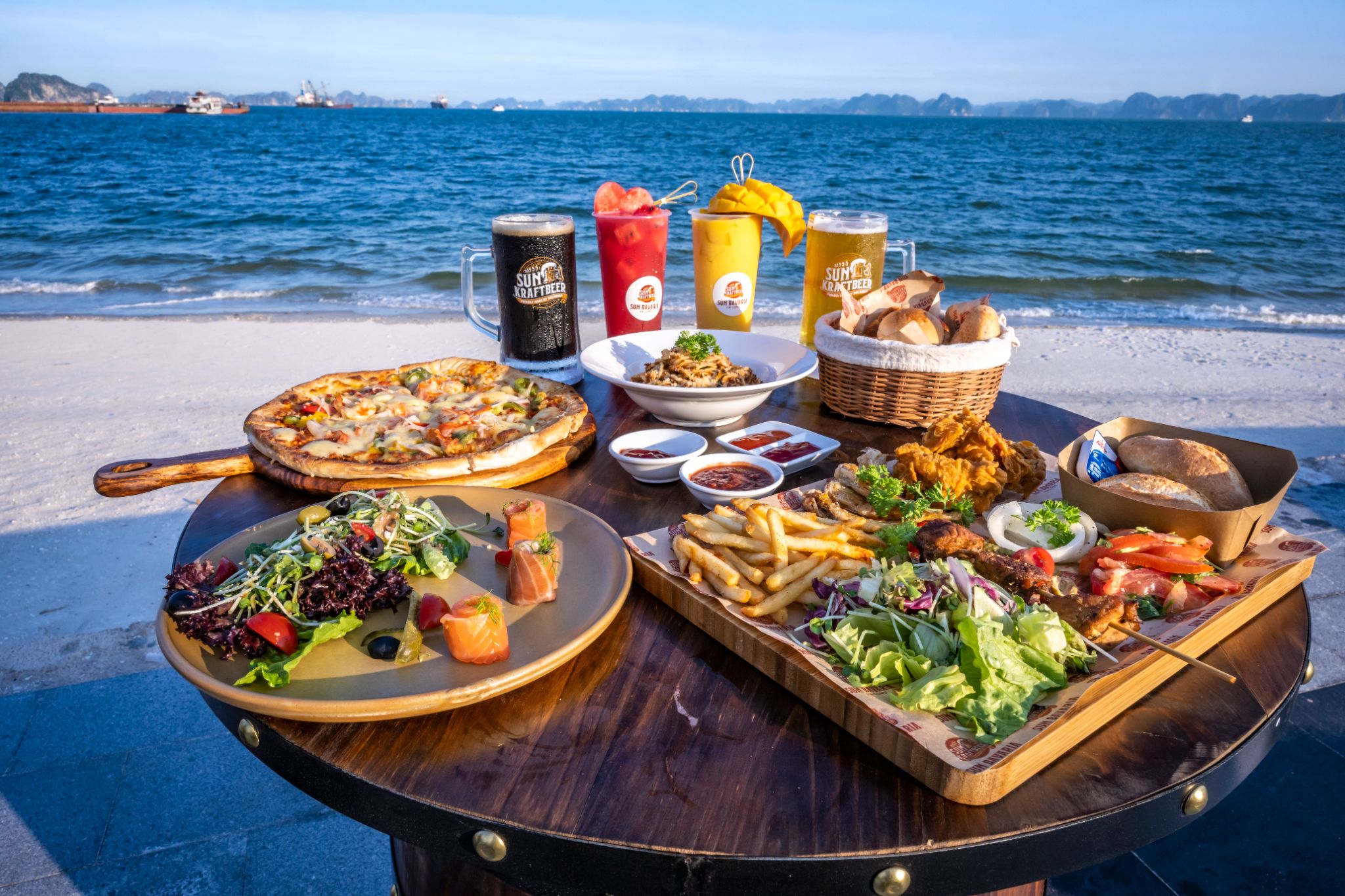 Ẩm thực đa dạng của nhà hàng Sun Bavaria Ha Long.