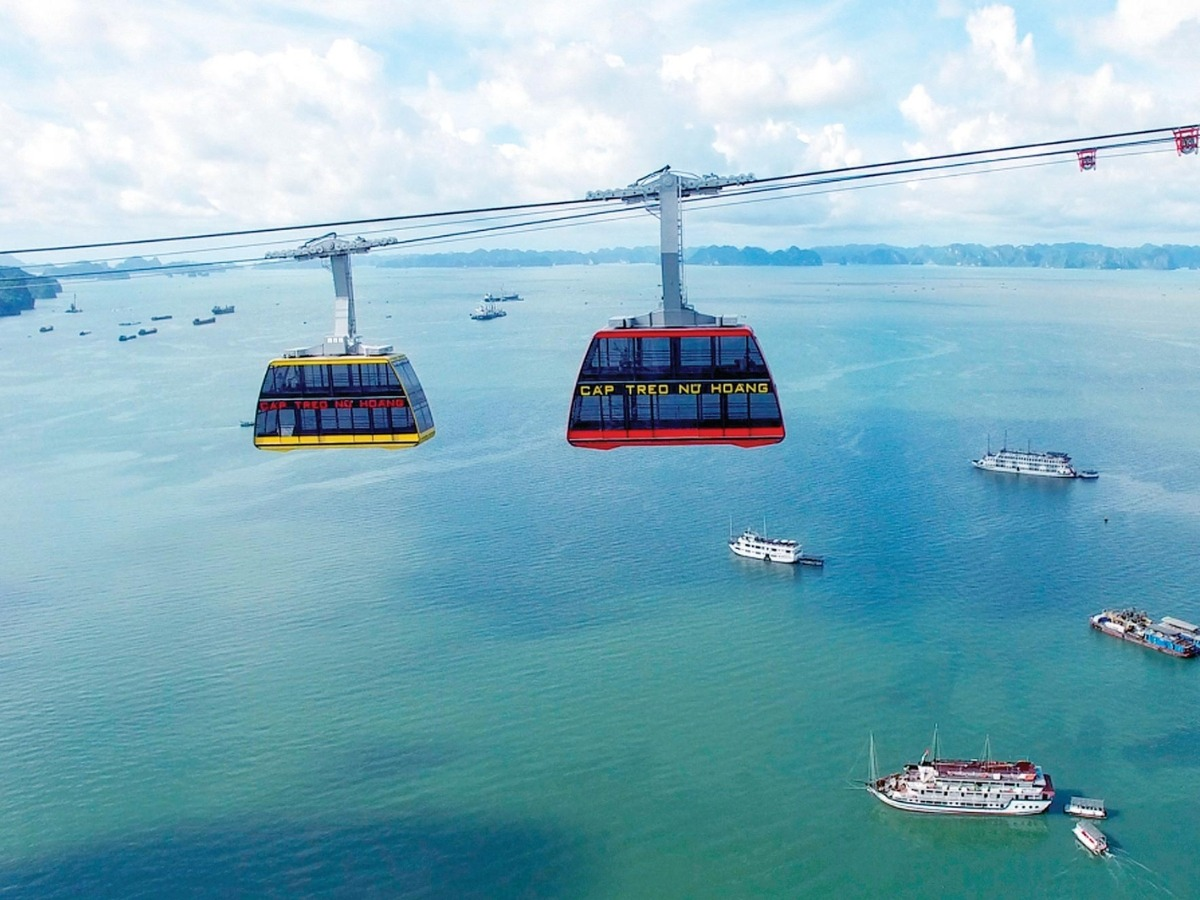 旅客搭乘女王纜車,從高空俯瞰並欣賞壯麗海景。(來源:網路資料)