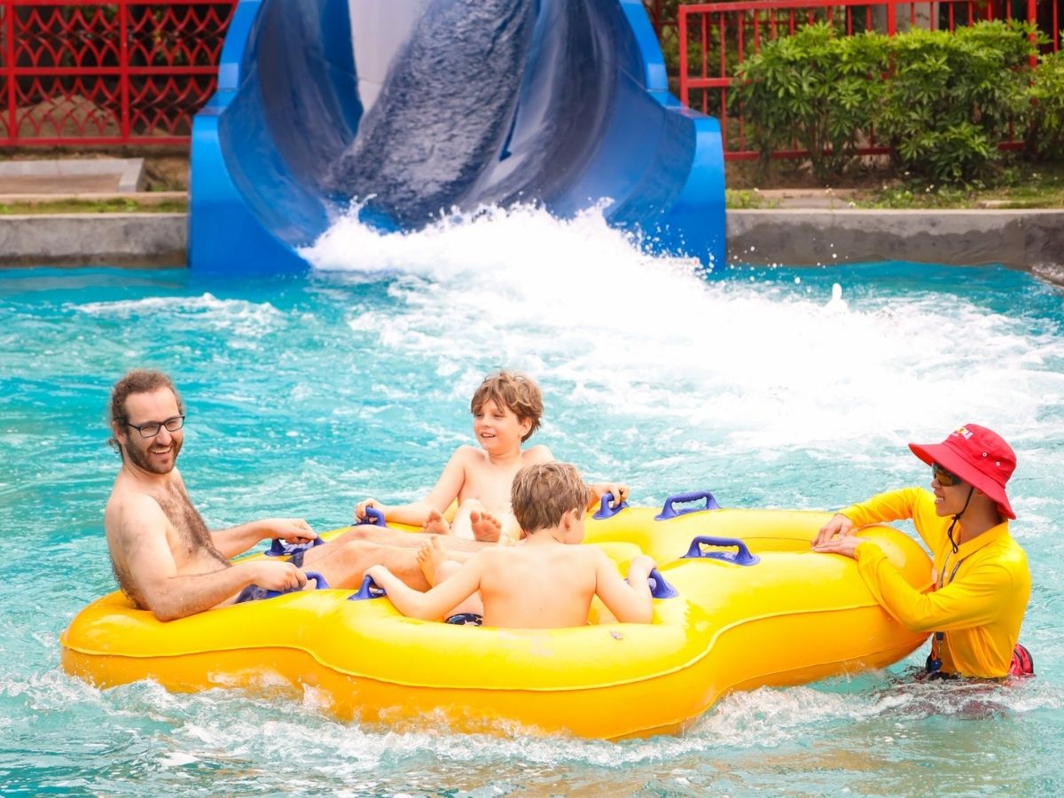 Sun World Ha Long Water Park is an ideal choice for summer with its modern water games.