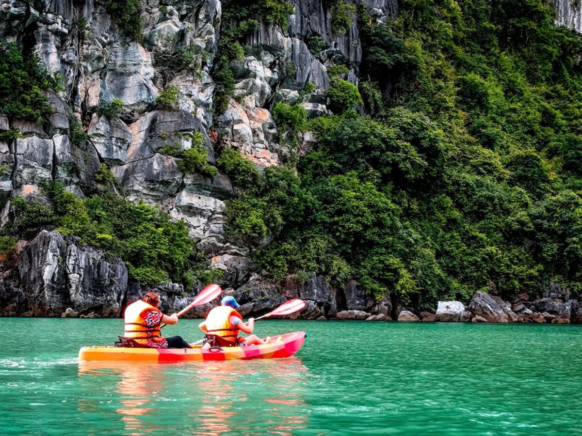 Hành trình chèo thuyền ngắm Hòn Con Cóc độc đáo.