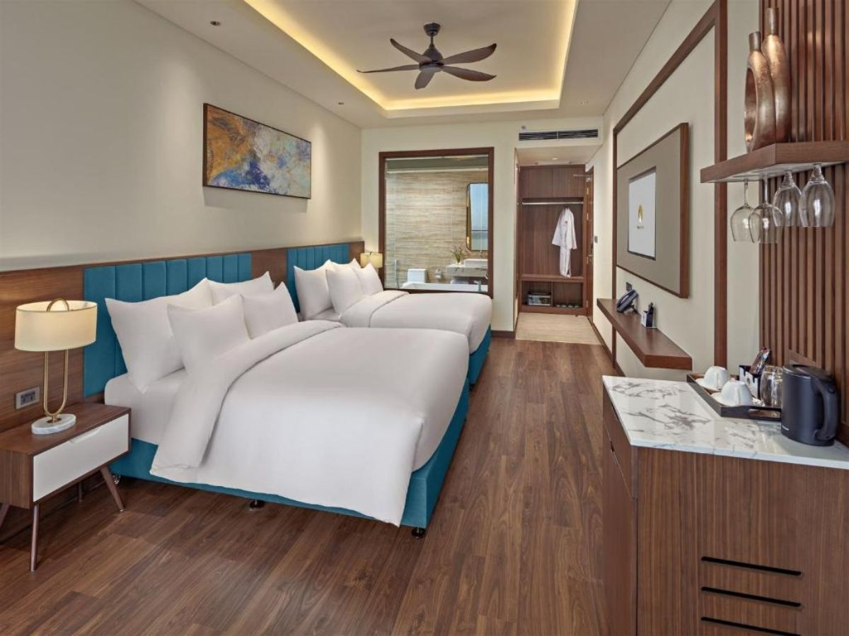 Ngoại thất của The Watson Premium Halong Hotel sử dụng vật liệu hiện đại.