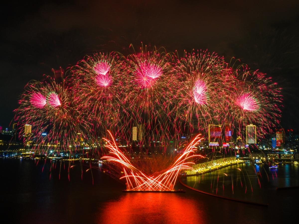 Summer is the ideal time to explore Ha Long with many beach activities, entertainment options, and vibrant nightlife.