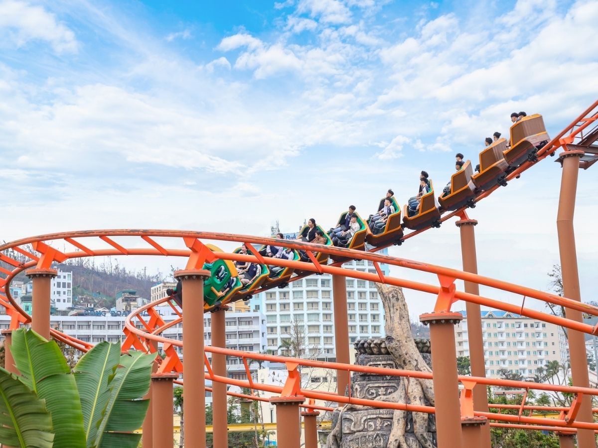 Dragon Park at Sun World Ha Long is a must-visit destination for tourists who love fun and entertainment activities.