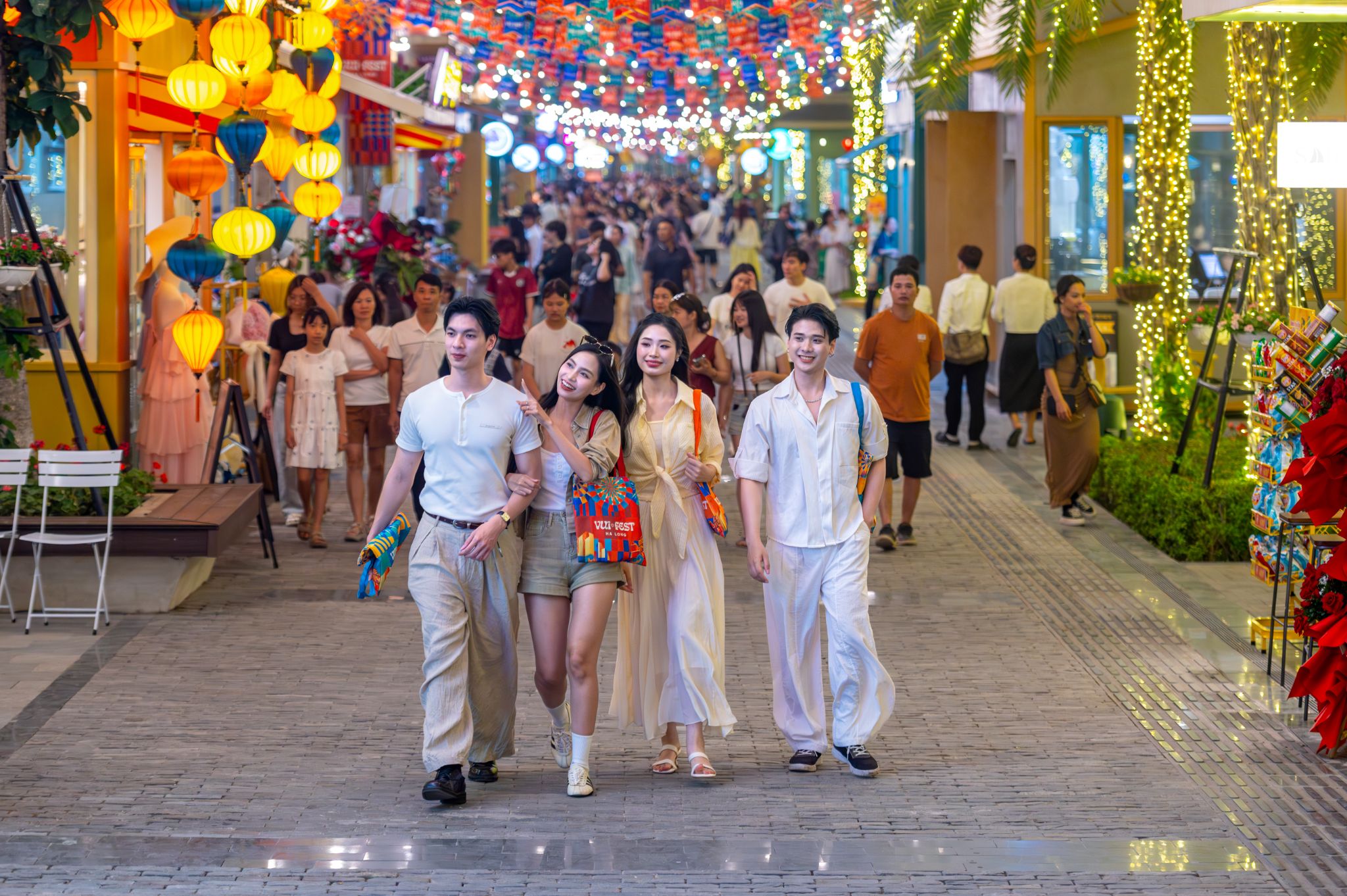 In recent years, Ha Long night market has become a must-visit destination when exploring the coastal city at night.
