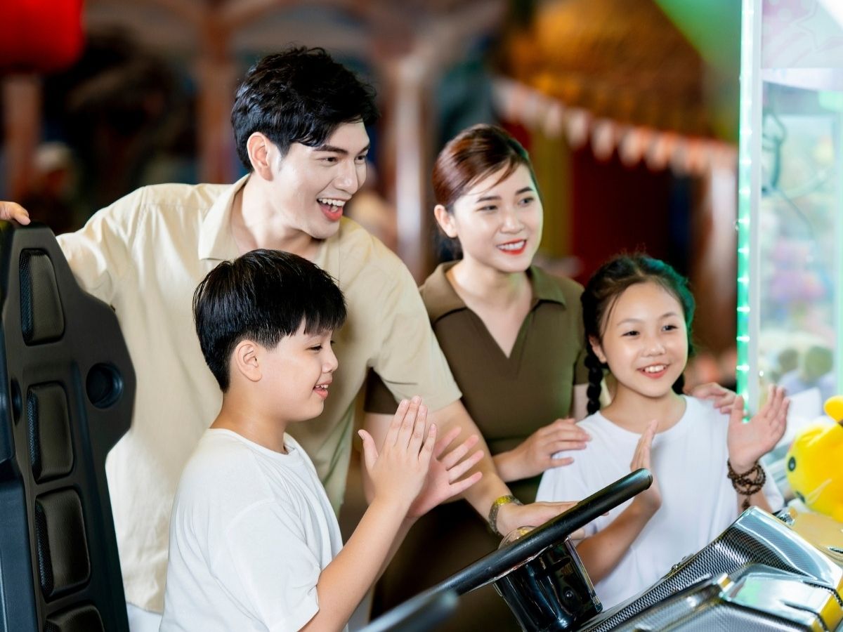 For a complete experience in Bai Chay, you can combine fun activities at Sun World Ha Long in the afternoon with exploring the Ha Long night market in the evening.