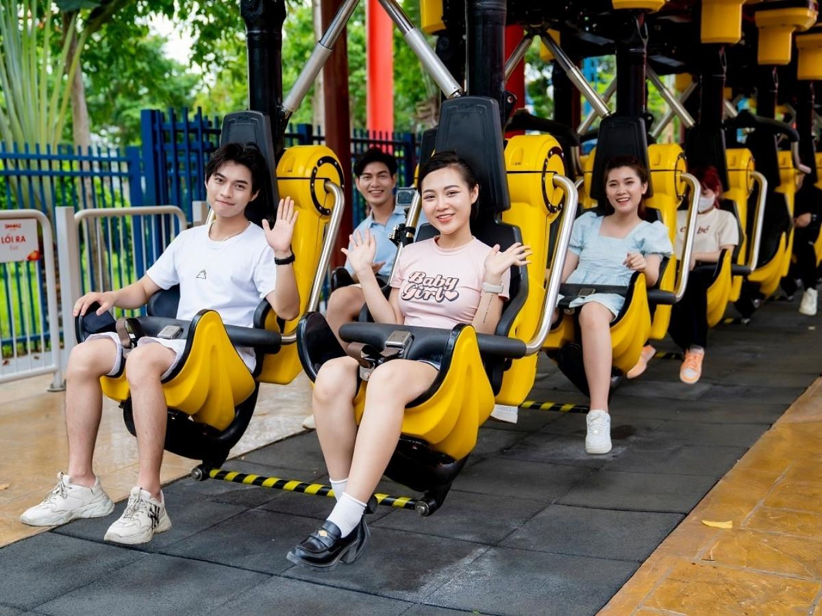 If your priority is fun and exploration, you should choose a hotel near Sun World Ha Long.