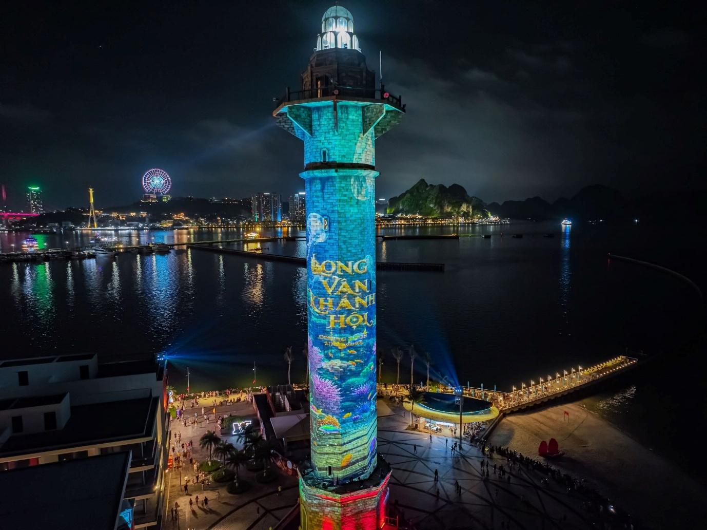 VUI-Fest 下龍海燈塔的 3D Mapping 光雕秀呈現出極具震撼力的燈光效果。(來源:網路資料)