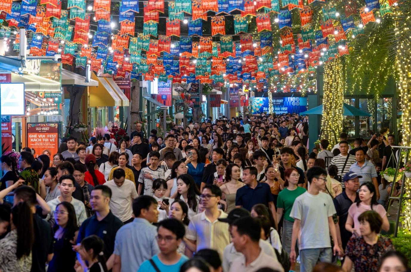 VUI Fest Ha Long每晚都吸引眾多旅客到訪。(來源:網路資料)