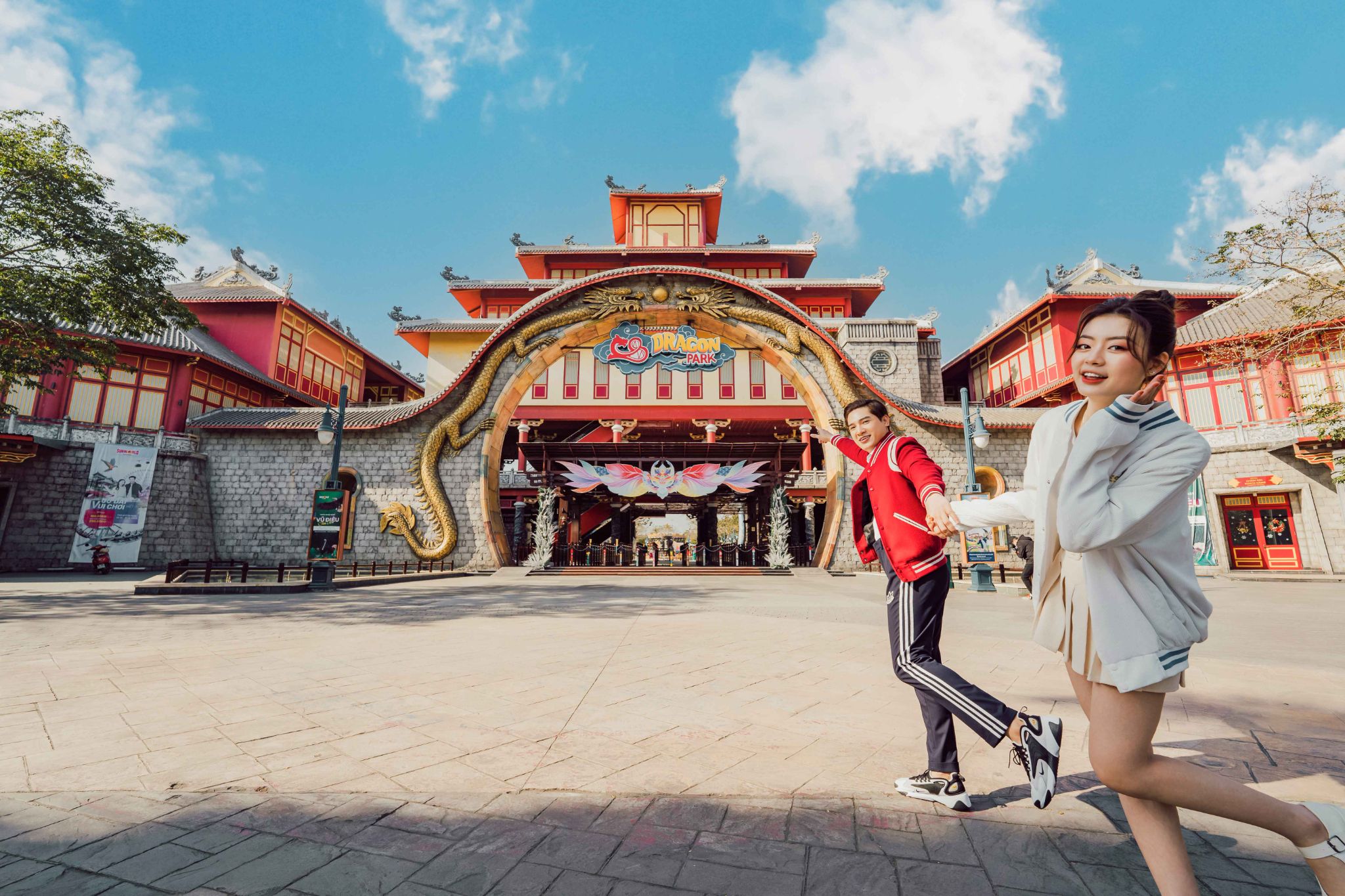 Bạn có thể ưu tiên công viên nước để thư giãn, sau đó chuyển sang công viên Rồng với các trò chơi cảm giác mạnh.