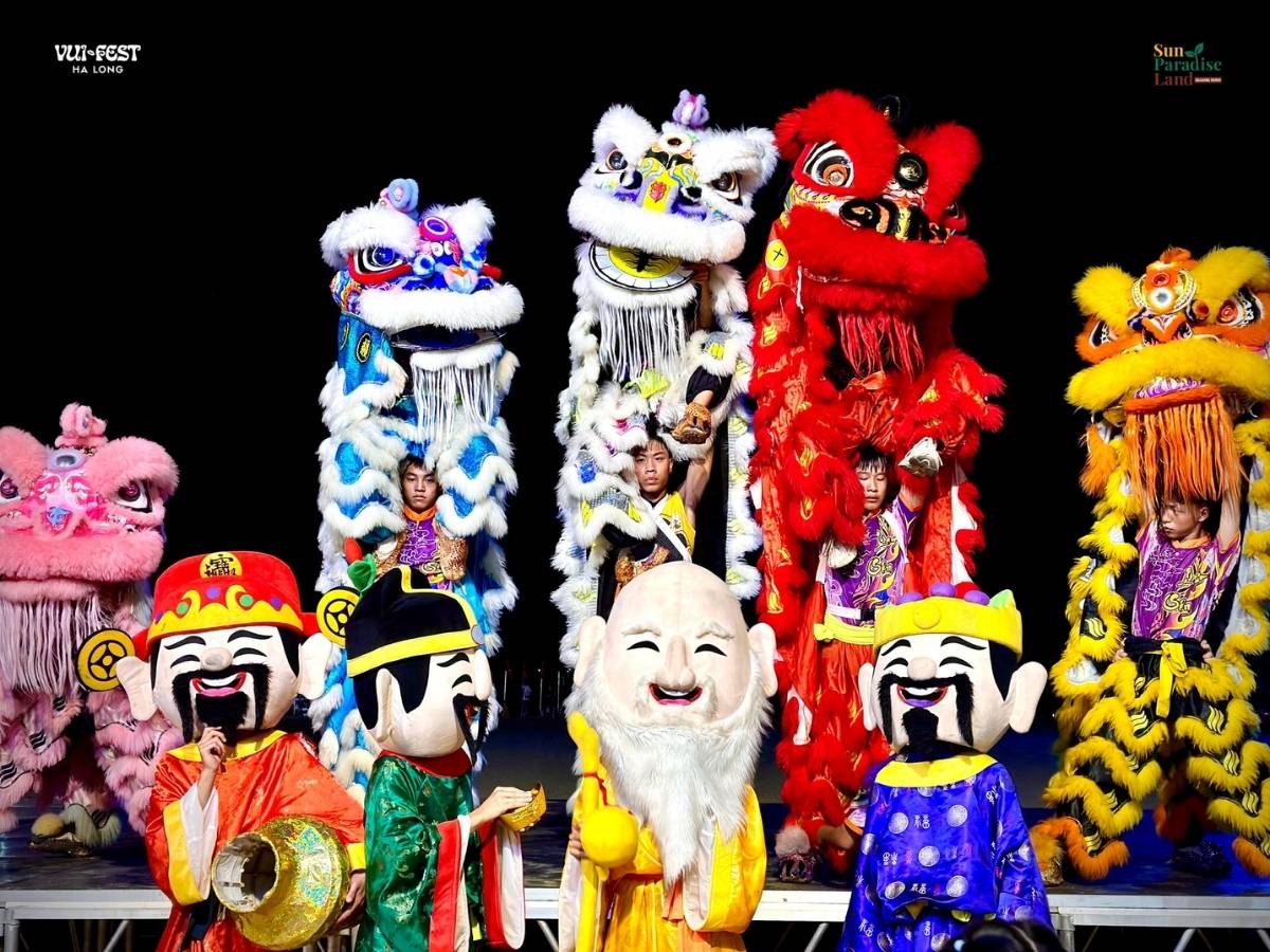 Khi thành phố lên đèn, bạn di chuyển sang VUI-Fest Ha Long để bắt đầu trải nghiệm check in VUI-Fest Ha Long buổi tối.