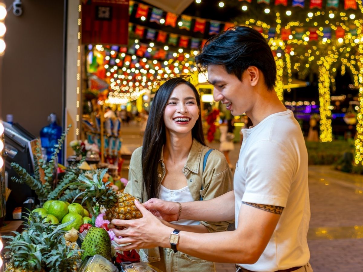 Khi tìm kiếm địa điểm check in đẹp Bãi Cháy buổi tối, bạn sẽ dễ dàng nhận ra nơi đây sở hữu sự kết hợp hiếm có giữa không gian biển và phố đêm hiện đại.