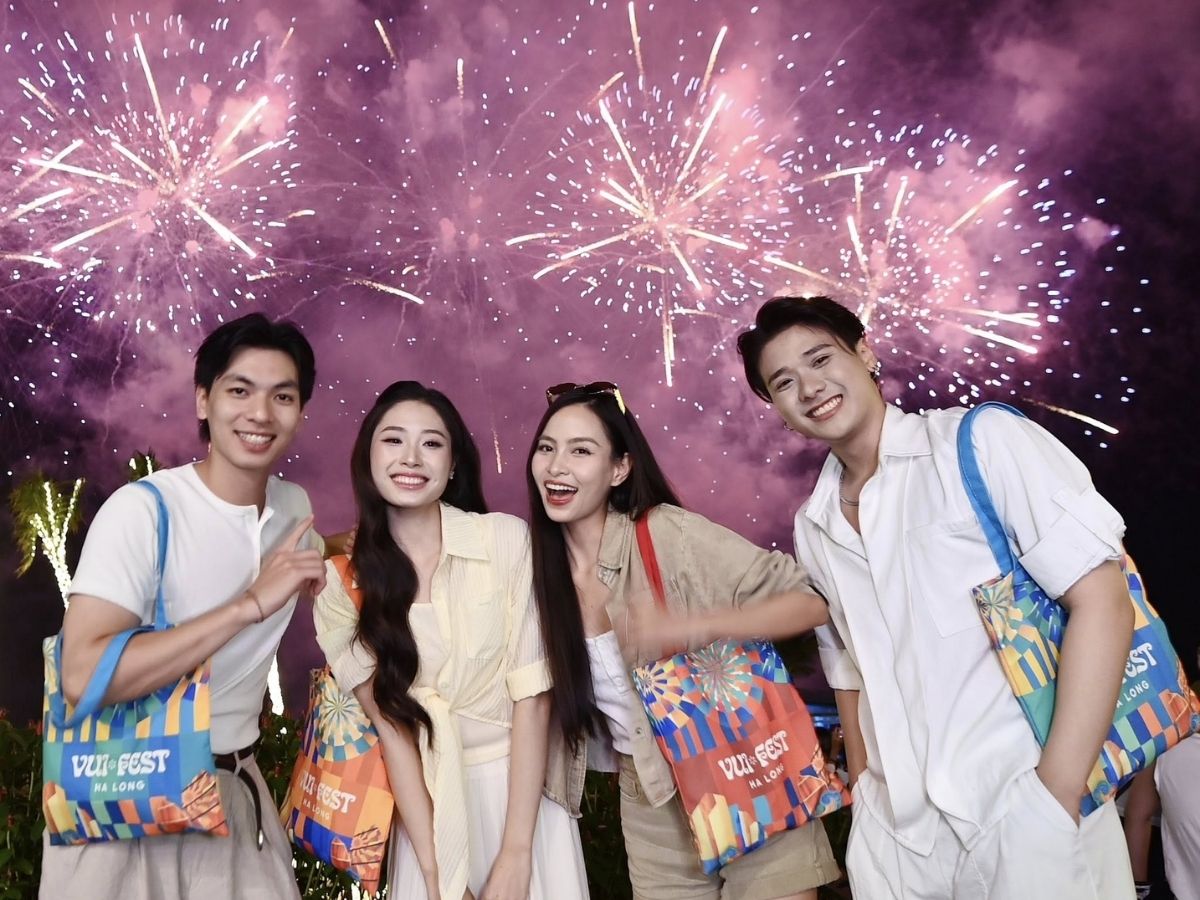 Trong lịch trình đi VUI-Fest Ha Long buổi tối, hoạt động check-in là trải nghiệm không thể thiếu.