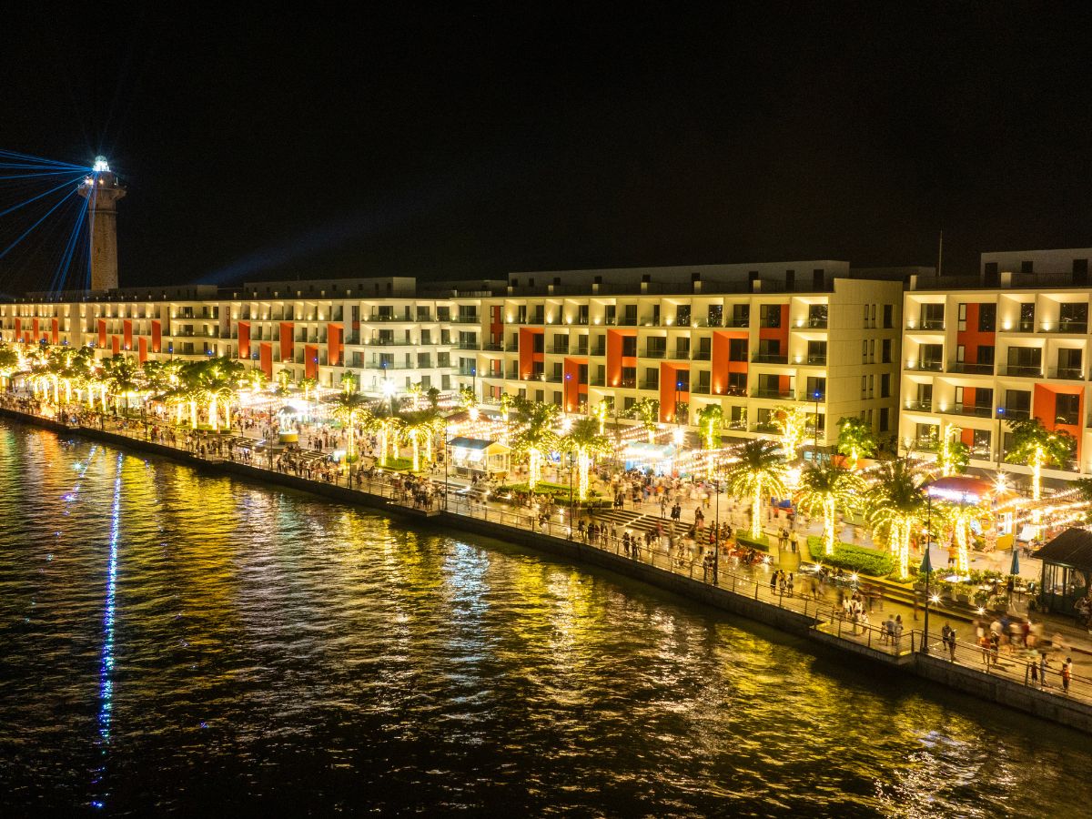 VUI-Fest Ha Long là tổ hợp giải trí đêm nổi bật tại khu vực Bãi Cháy.