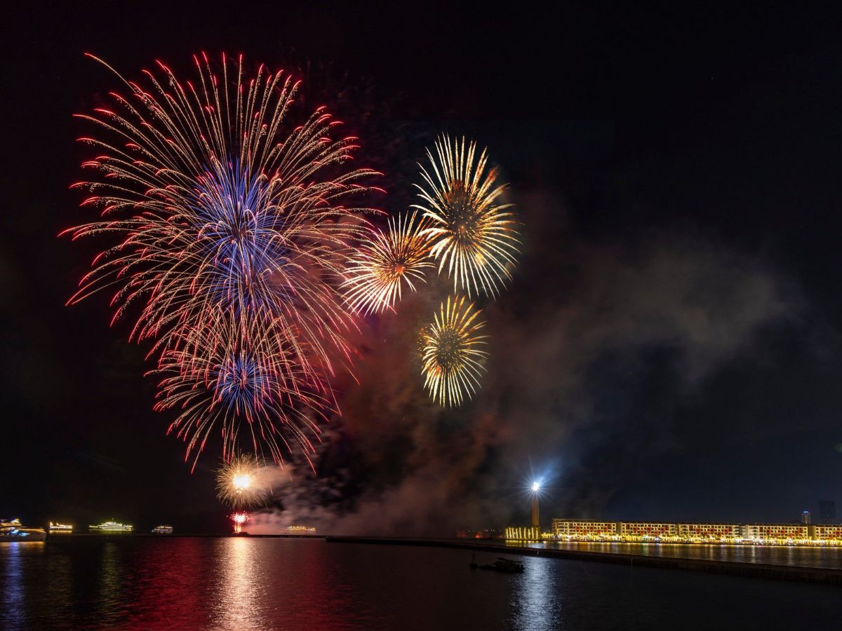 Pháo hoa VUI-Fest Ha Long góp phần tạo nên trải nghiệm nightlife sôi động cho du khách.