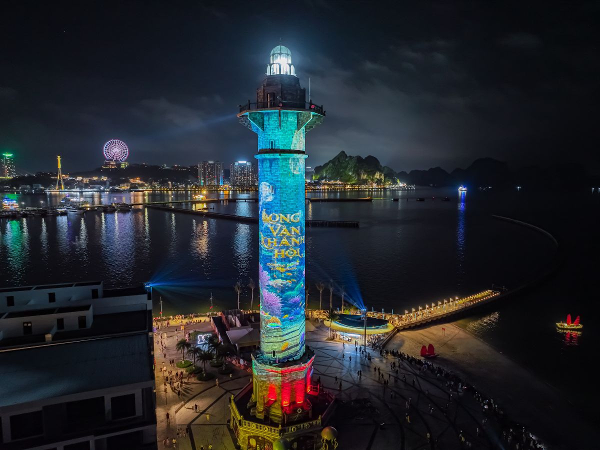 Show Thương cảng phồn hoa tại VUI-Fest Ha Long mang đến trải nghiệm nghệ thuật đặc sắc mỗi tối.