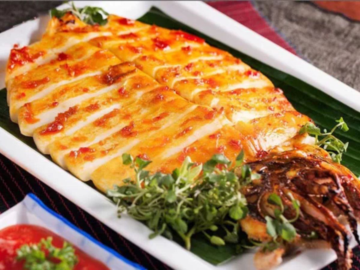 Bề bề hấp sả và mực nướng than hoa là những món đặc sản đáng thử tại Hạ Long.