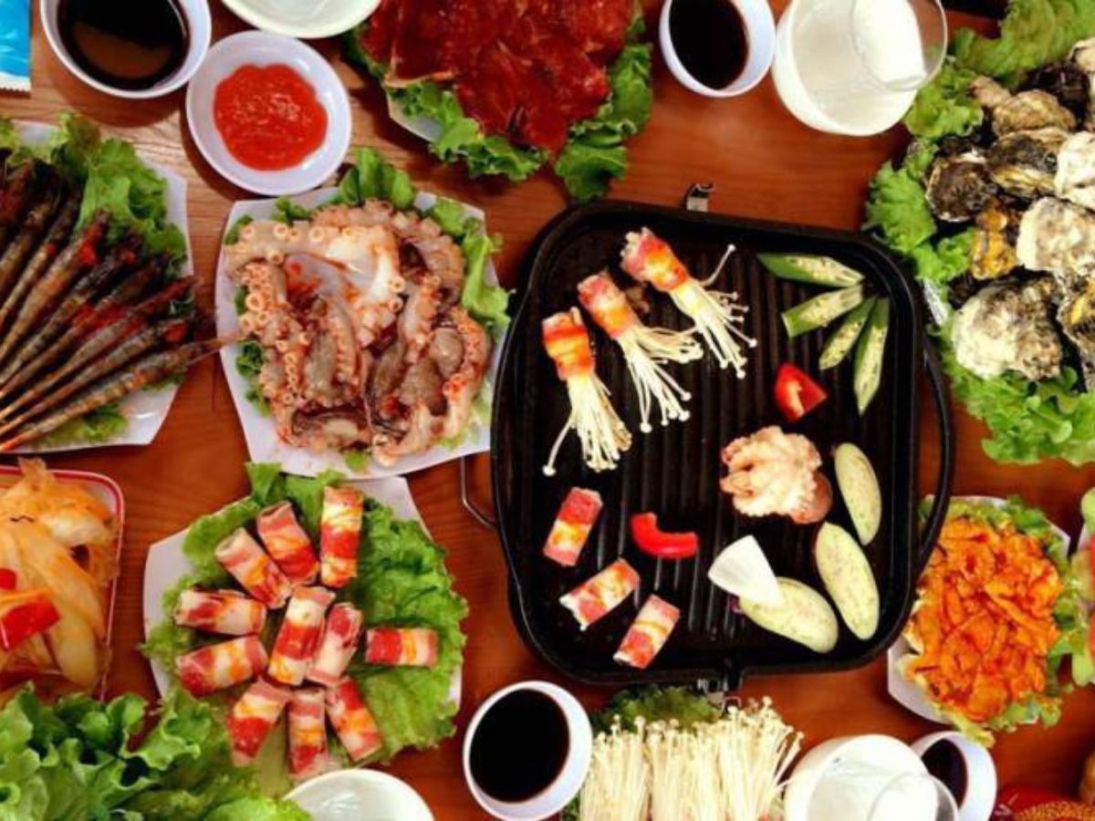 Lẩu và đồ nướng là những món ăn được nhiều nhóm bạn lựa chọn sau khi vui chơi tại VUI-Fest.