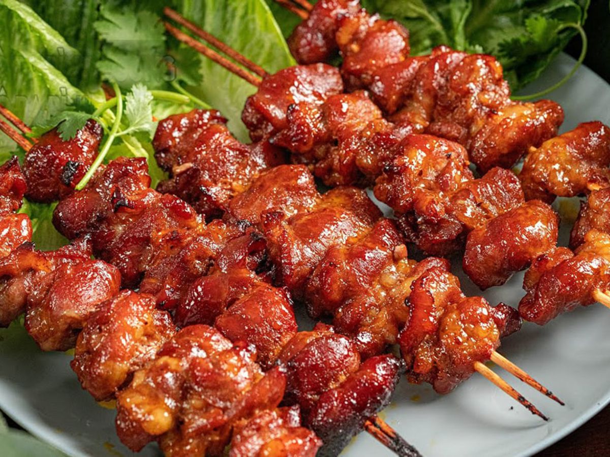 Khu vực gần VUI-Fest có nhiều món ăn vặt hấp dẫn phục vụ du khách về đêm.