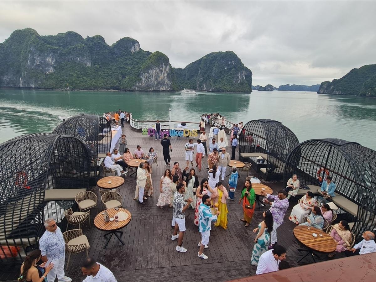What does Ha Long offer Indian tourists? This is a question many travelers wonder about when planning a trip to explore northern Vietnam. (Source: Lao Dong Newspaper)