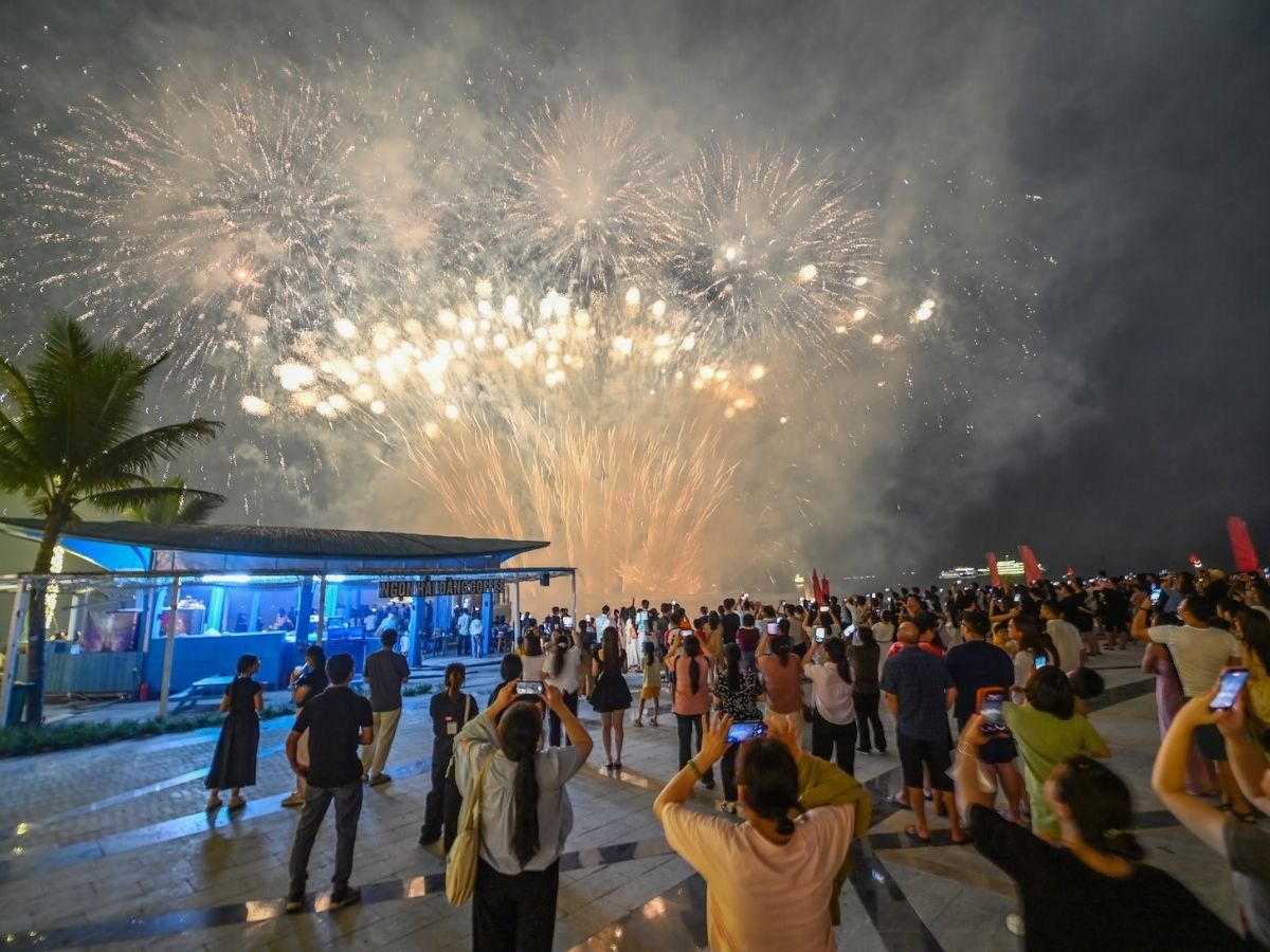After exploring the daytime attractions, you can continue your journey at VUI-Fest Ha Long.
