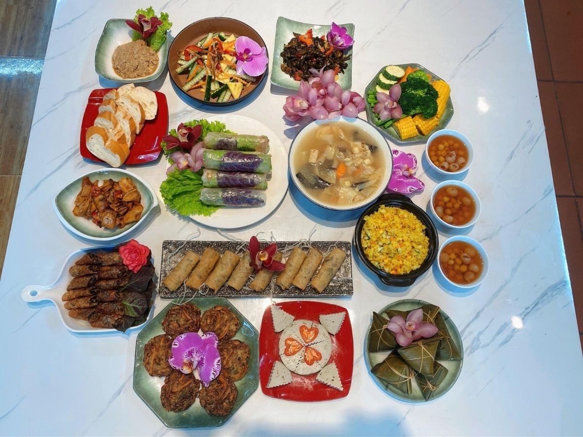 Besides Indian restaurants in Ha Long, vegetarian tourists also have many suitable options throughout their trip. (Source: Collected)