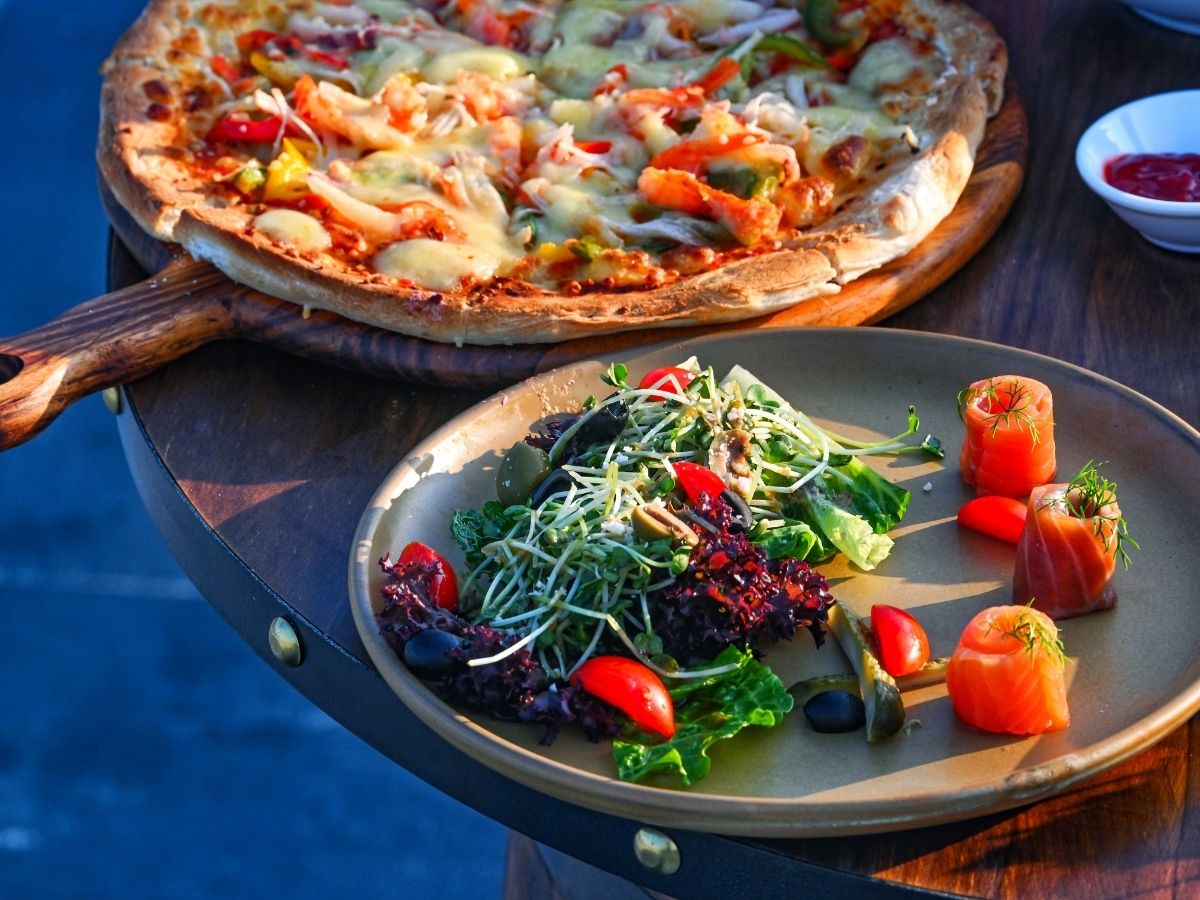Sun Bavaria Ha Long is the ideal stop for travelers who want to experience a modern culinary space on the bay.