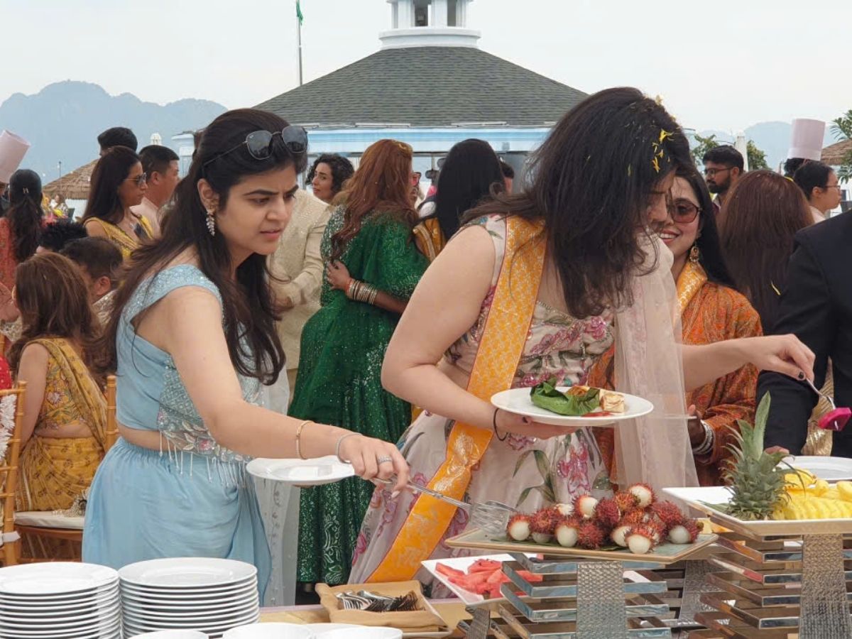 Wedding venues in Ha Long are increasingly drawing Indian couples’ attention as the trend becomes popular worldwide. (Source: Lao Dong Newspaper)