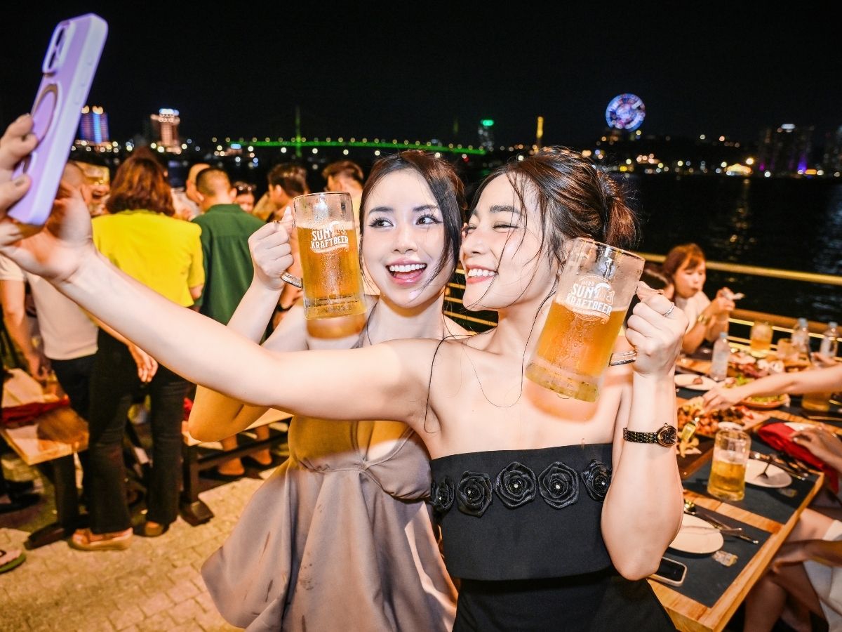 Sun Bavaria Ha Long is the ideal place to have a meal before boarding a cruise or after finishing your trip.