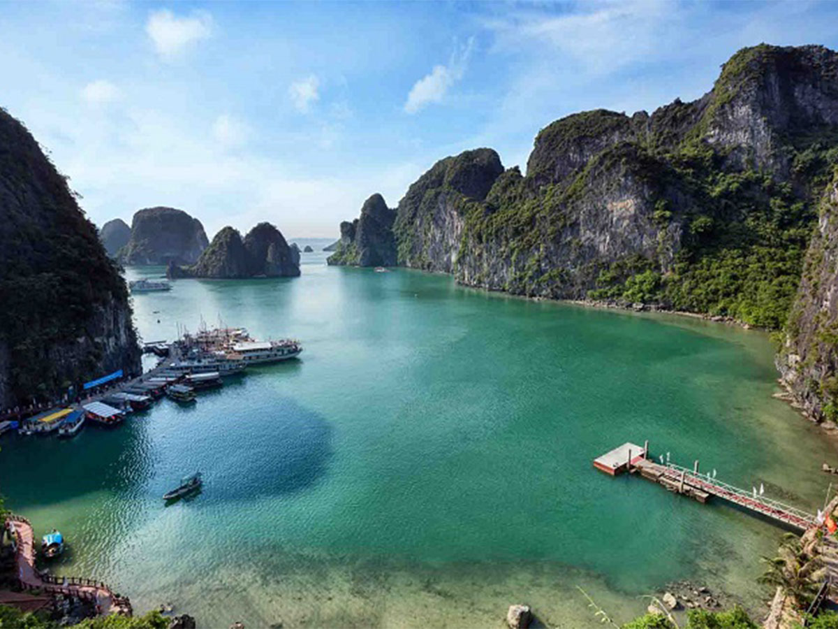 Các phương án di chuyển thuận tiện từ Hà Nội và TP.HCM đến bến cảng.