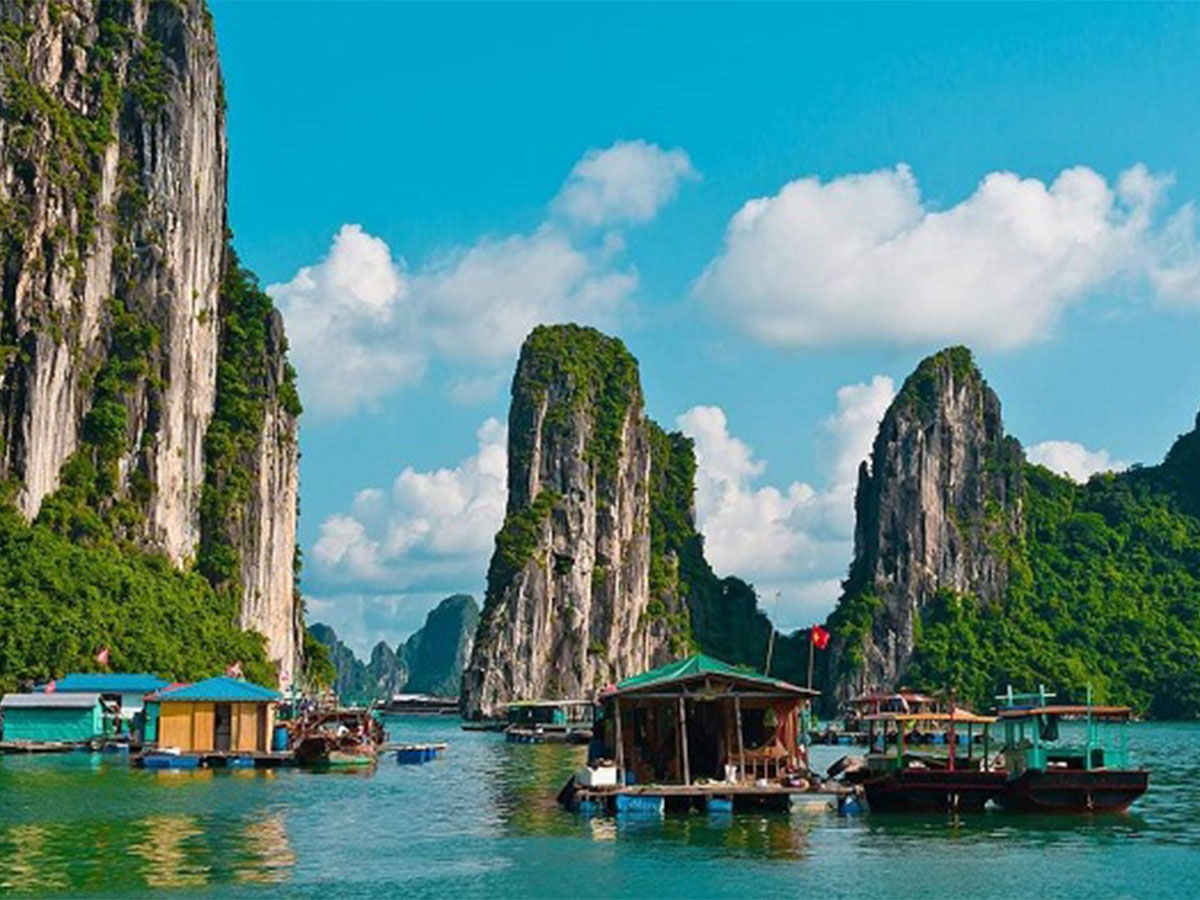 Hoạt động chèo kayak, thăm hang động và tìm hiểu nghề nuôi trồng thủy sản.