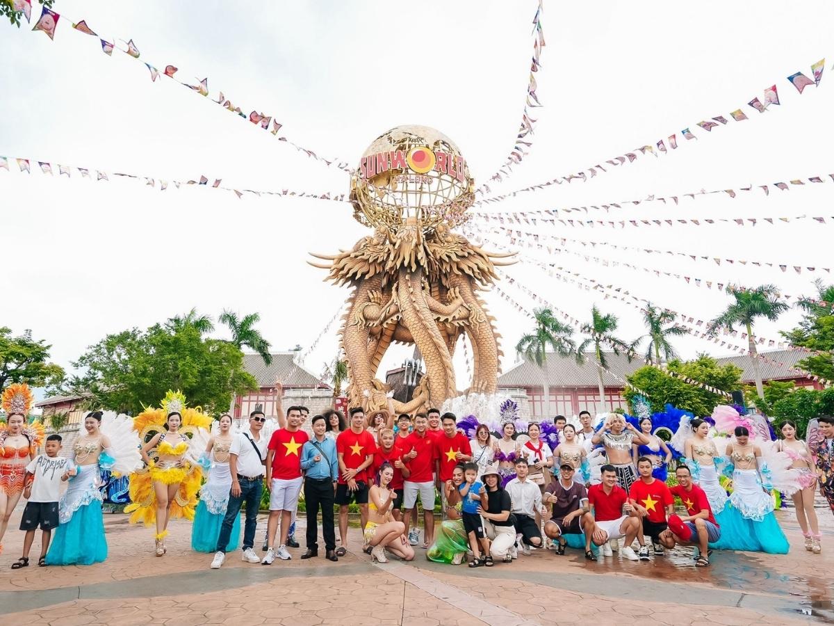 Chiều đến dành thời gian khám phá Sun World Ha Long với các trò chơi cảm giác mạnh, vòng quay Mặt Trời và khu vui chơi đa dạng.