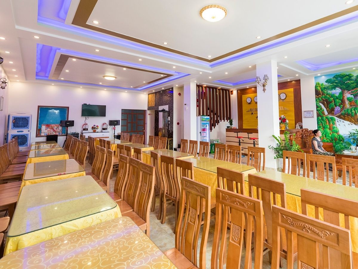 Cách biển chỉ vài phút đi bộ phù hợp cho các gia đình có người lớn tuổi hoặc trẻ nhỏ nhờ việc di chuyển thuận lợi.