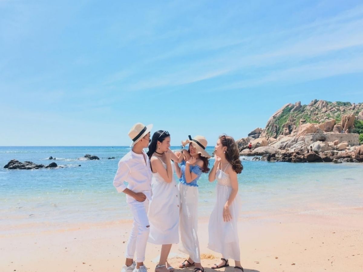 Giữ gìn môi trường, vừa thể hiện ý thức du lịch văn minh của mỗi người.