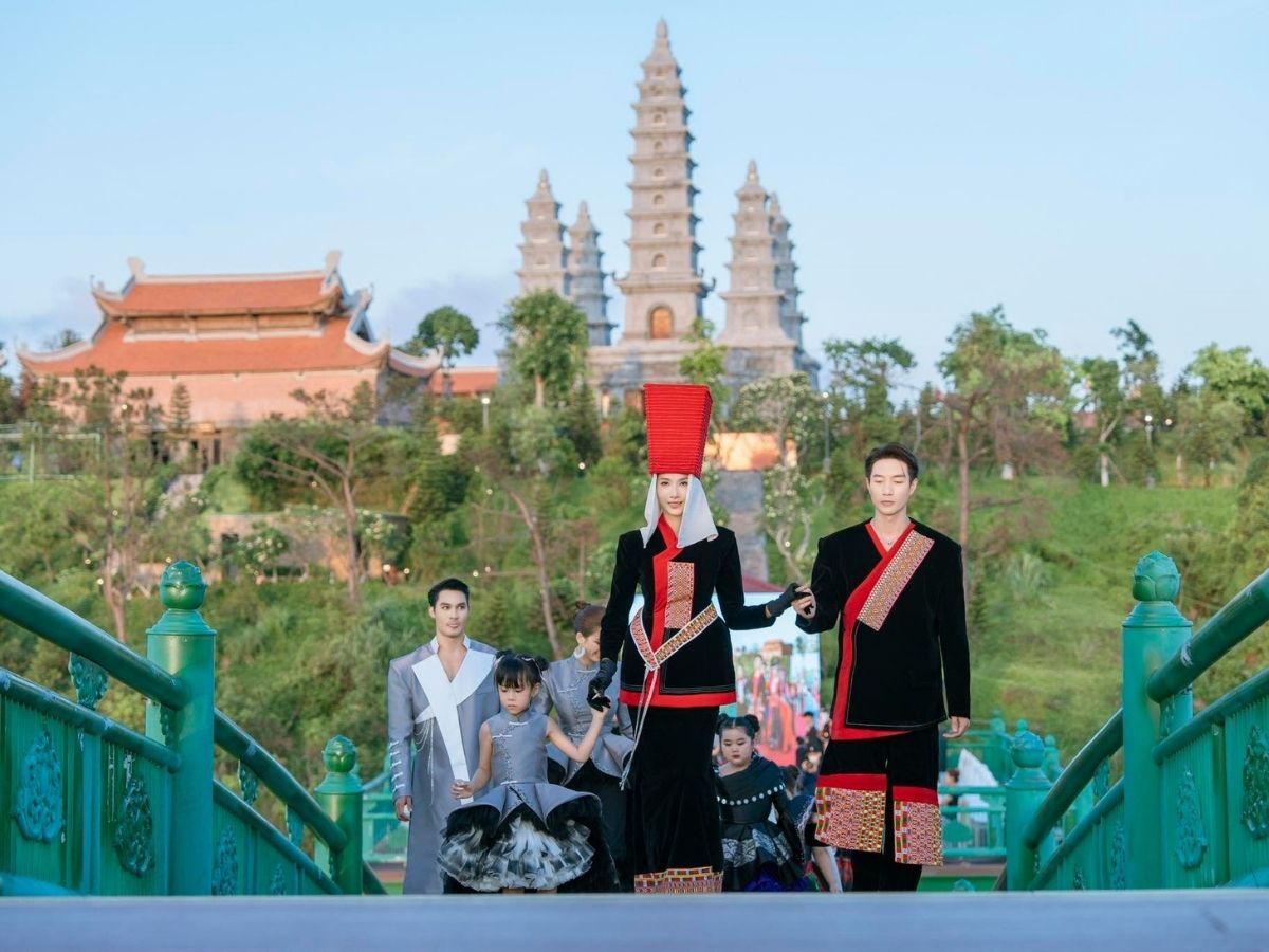 Du khách có thể sắp xếp thời gian ghé Sun World Ha Long trước khi ra đảo hoặc sau khi kết thúc hành trình tại Cô Tô.