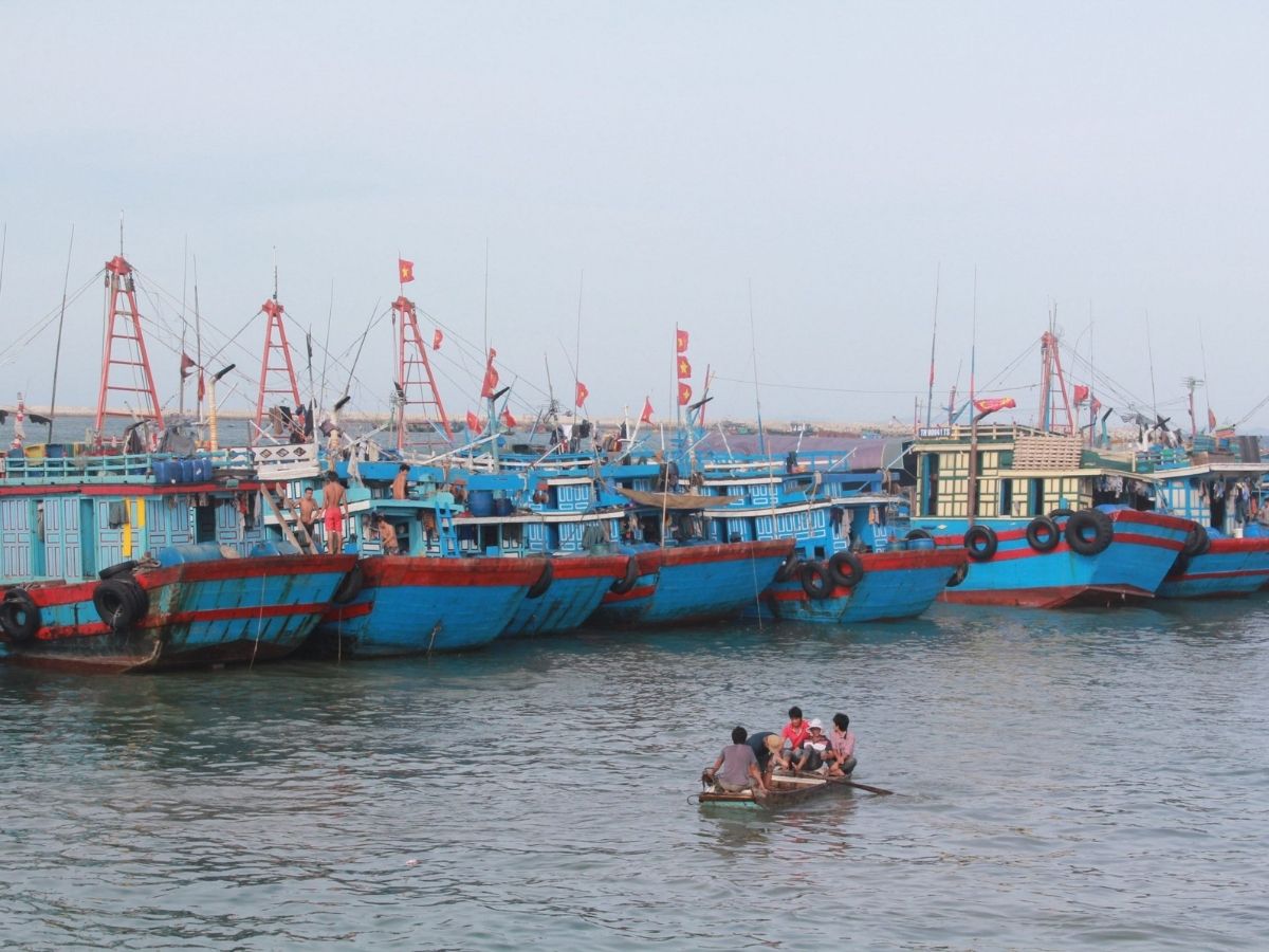 Chợ Cô Tô sở hữu vị trí thuận tiện, chỉ mất chưa đầy vài phút từ cảng Cô Tô.