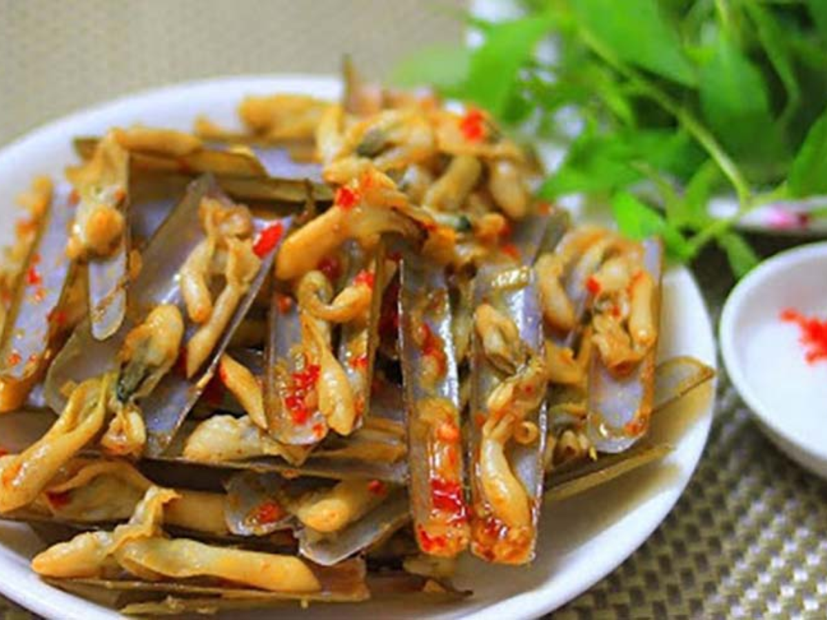 Ốc móng tay được chế biến đa dạng từ hấp sả đến xào me đậm vị.