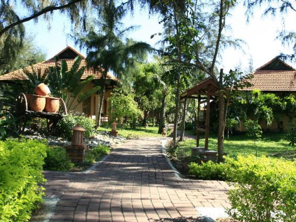 Resort ven biển Quan Lạn mang đến trải nghiệm nghỉ dưỡng trọn vẹn giữa thiên nhiên.