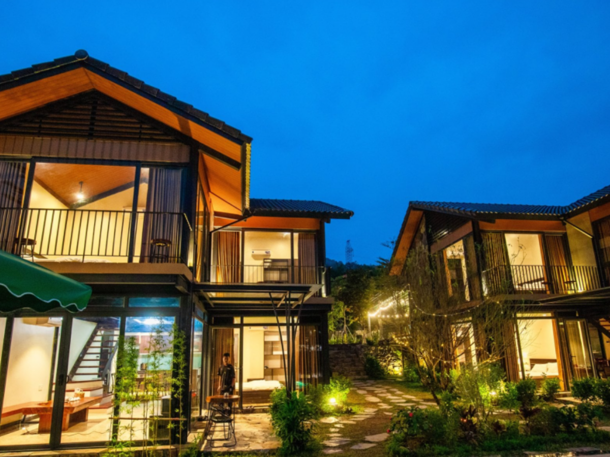 Quan Lạn có nhiều lựa chọn lưu trú từ homestay bình dân đến resort cao cấp.